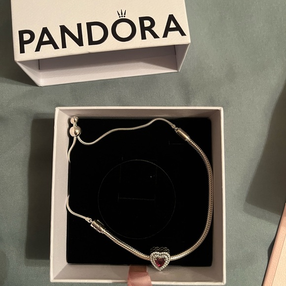 Pandora bracelet with heart charm - Picture 5 of 5